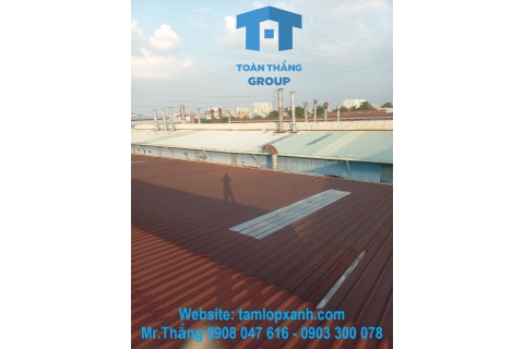 Thi công tôn Polycarbonate sóng vuông Solmart tại nhà xưởng