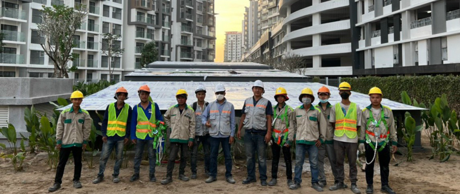 Thi công tấm lợp lấy sáng poly